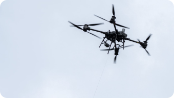 屋根に上らず「空から」安全点検