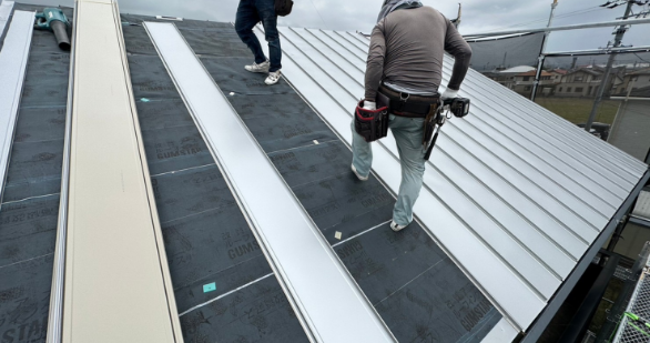 愛明の屋根カバー工法