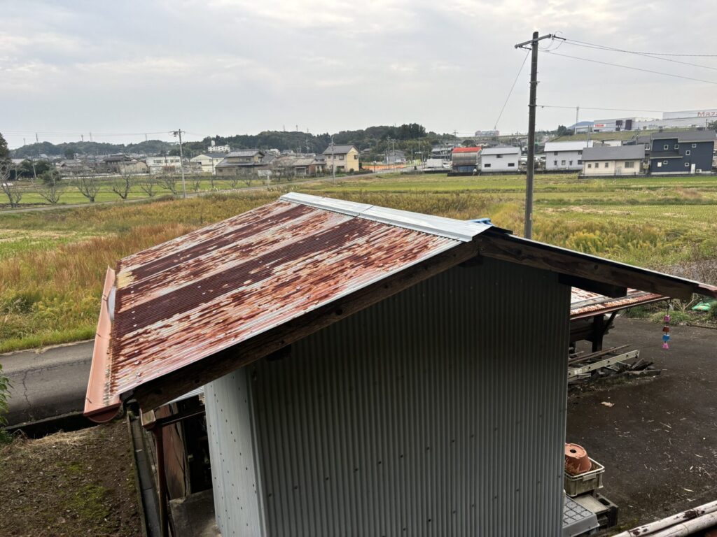 小屋　屋根塗装