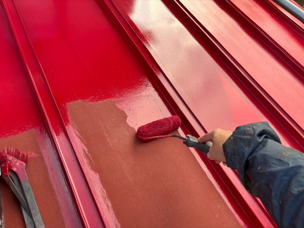 母屋　下屋根　中塗り