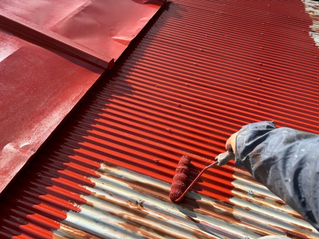 離れ　屋根　下塗り