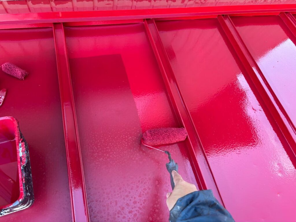 母屋　下屋根　上塗り